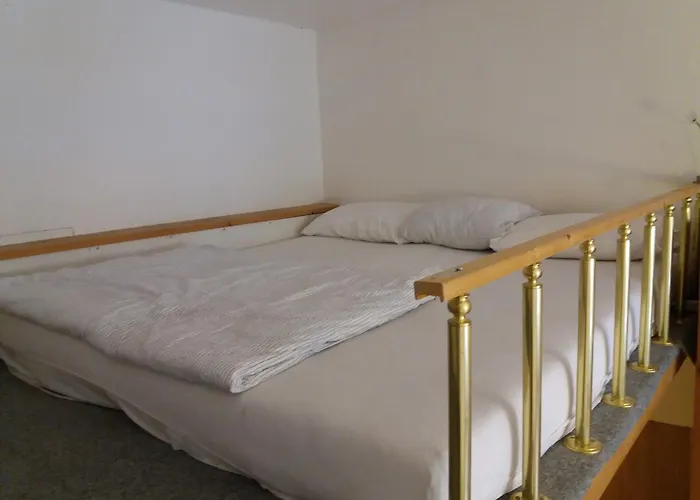 Only Female Bedroom In A Share Flat In Vinohrady Appartement